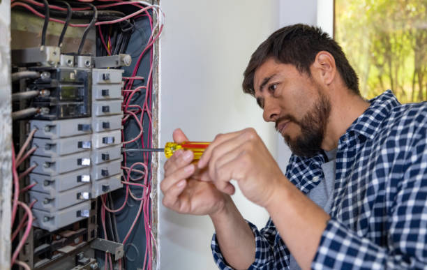 Best Licensed Electrician  in Redfield, AR